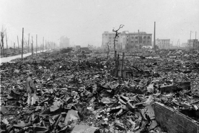 El metal retorcido y los escombros marcan lo que una vez fue Hiroshima, la ciudad más industrializada de Japón, vista algún tiempo después de que la bomba atómica fuera lanzada aquí