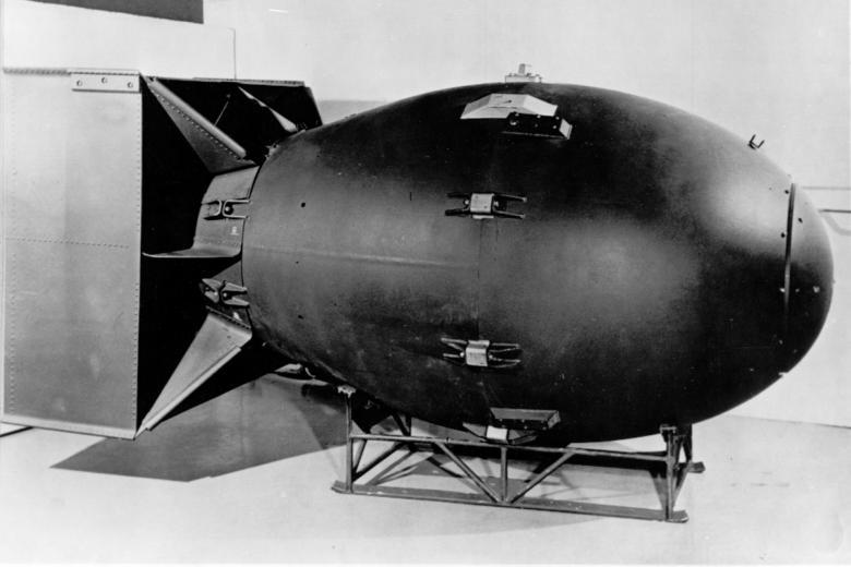 Bomba tipo Nagasaki: Este es el tipo de bomba atómica que explotó sobre Nagasaki, Japón, en la Segunda Guerra Mundial