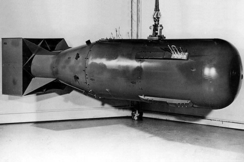 Una maqueta de posguerra de la carcasa de la bomba Little Boy lanzada en Hiroshima