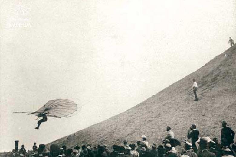 Otto Lilienthal: se convirtió en la primera persona de la historia en realizar vuelos bien planeados, repetidos y exitosos con planeadores