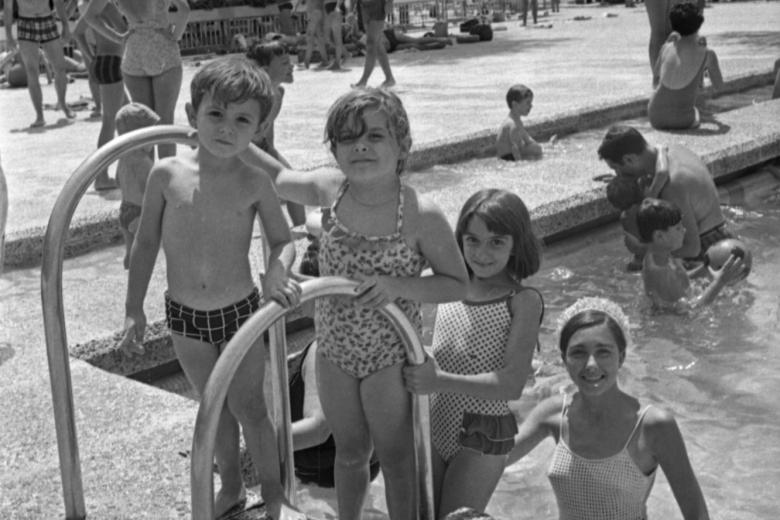 Niños en la piscina en Madrid
