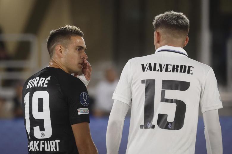 Fede Valverde junto al colombiano Santos Borré, héroe del Eintracht la pasada temporada