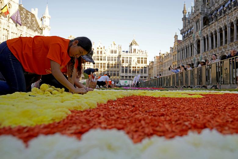 La Grand Place se cubre cada dos años de miles de flores, una bonita tradición de la ciudad