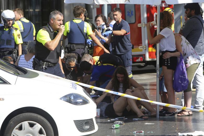 El terrorista dejó un reguero heridos que fueron atendidos sobre el terreno en La Rambla de Barcelona