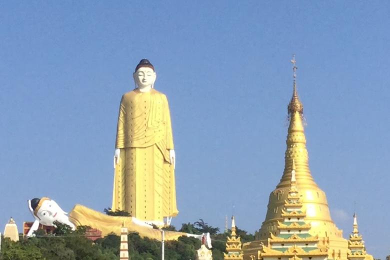 Laykyun Setkyar es una estatua monumental de Buda Gautama en Birmania que, desde 2018, con una altura de 116 metros, es la tercera estatua más alta del mundo. Esta estatua de Buda Gautama se encuentra en un trono de 115,8 metros (380 pies) ubicado en el pueblo de Khatakan Taung, cerca de Monywa, Birmania. La construcción comenzó en 1996 y se completó el 21 de febrero de 2008. Fue encargado por el Abad Mayor Ven. Nãradã. Fue la estatua más alta del mundo durante unos meses hasta que se completó el Buda del Templo de Primavera en septiembre de 2008. La estatua de Laykyun Setkyar representa a un Buda Gautama de pie junto a otra estatua de Buda (reclinada), que representa la escena de Mahaparinirvana (Mahaparinibbana)