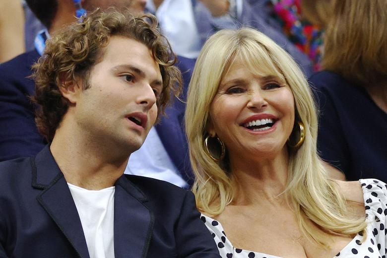 La modelo y actriz Christie Brinkley con su hijo