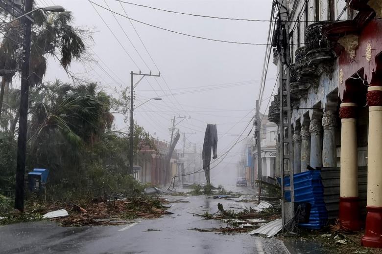 Algunos de los destrozos dejados por el paso del huracán Ian en Cuba