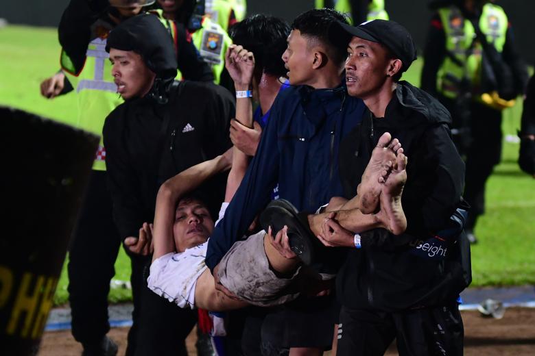 Imagen de la estampida en Indonesia tras un partido de Fútbol