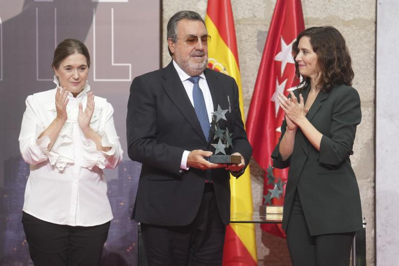 El presidente de la ONCE, Miguel Carballeda, ha recogido también un premio en la Real Casa de Correos de Madrid