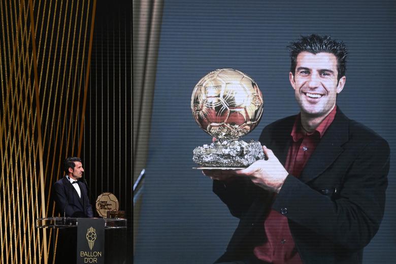 Luis Figo también participó en la gala del Balón de Oro