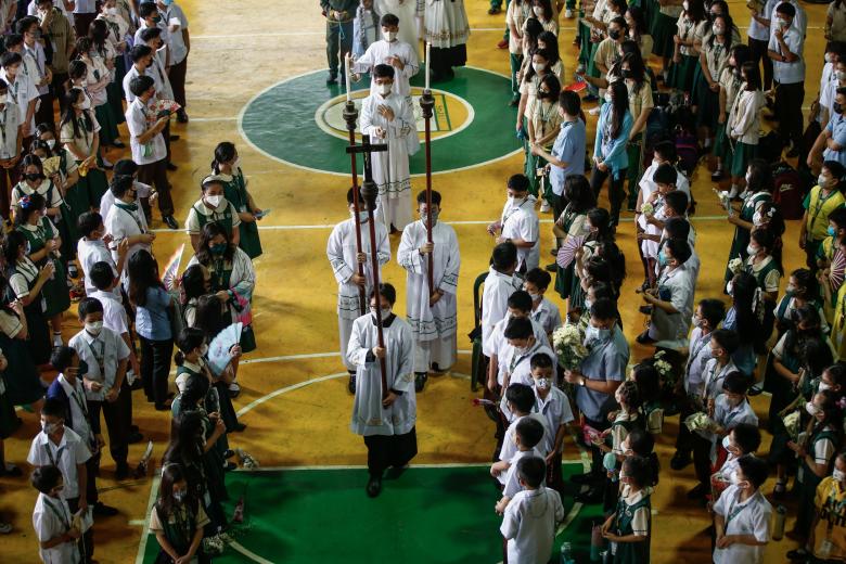 La idea surge en el año 2005 en Caracas, capital de Venezuela. Varios niños estaban rezando el rosario ante una imagen de la Virgen, cuando algunas de las mujeres que estaban allí sintieron profundamente la presencia de la Madre de Dios. Algunas pensaron en las palabras del santo Padre Pío: "Si un millón de niños rezara el rosario, el mundo cambiaría".