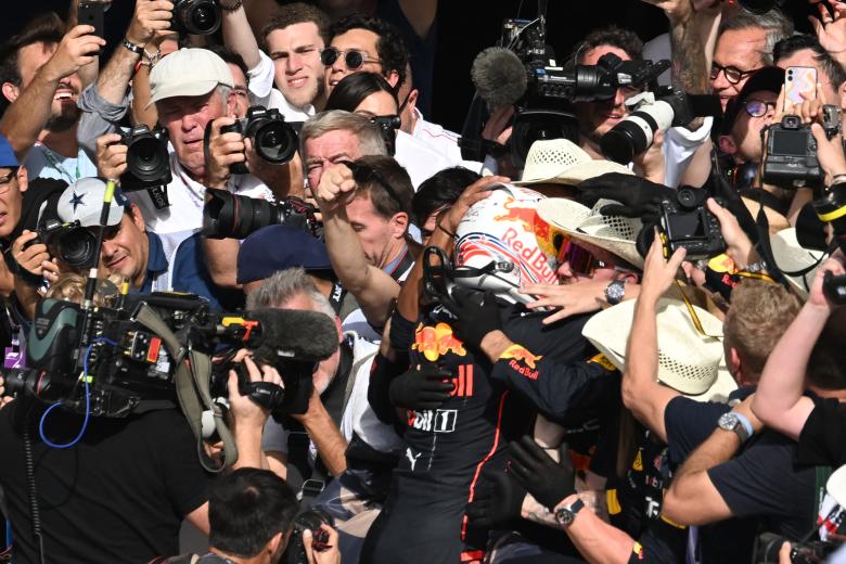 Gran felicidad en Red Bull: fallaron en boxes, pero Verstappen consiguió la victoria en la pista