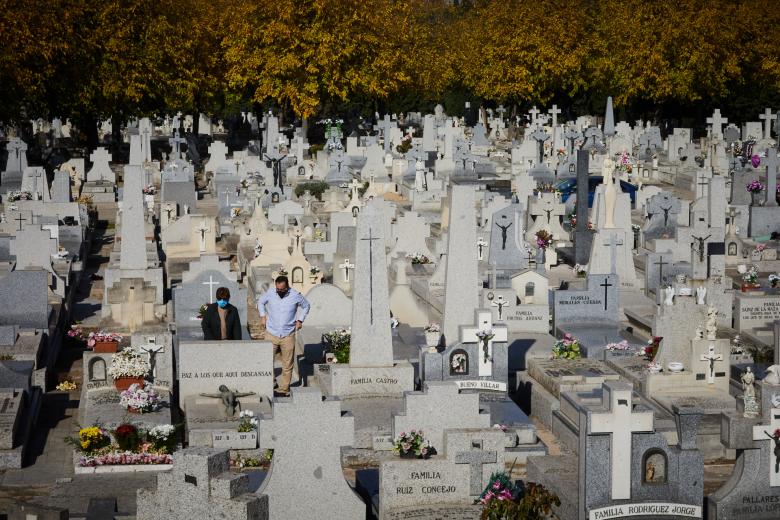 Día de Todos los Santos de 2020 en el cementerio de La Almudena (Madrid)