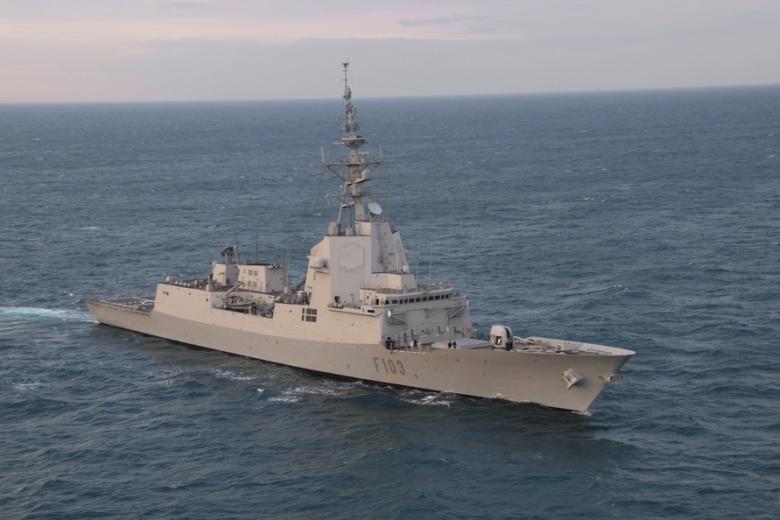 La Armada participará con la fragata 'Blas de Lezo' (F-103), cuya dotación es de 170 hombres y mujeres. Se trata de un buque multipropósito, de 147 metros de eslora, 19 de manga y un desplazamiento a plena carga de 6000 toneladas. Gracias a su Sistema de Combate AEGIS, la fragata proporciona gran capacidad de defensa aérea