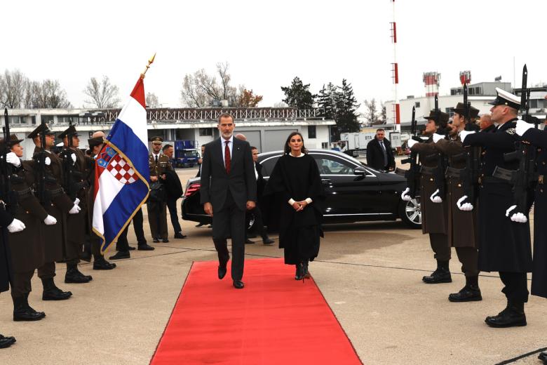 los Reyes son despedidos con un Cordón de Honor finalizado el viaje oficial a Croacia