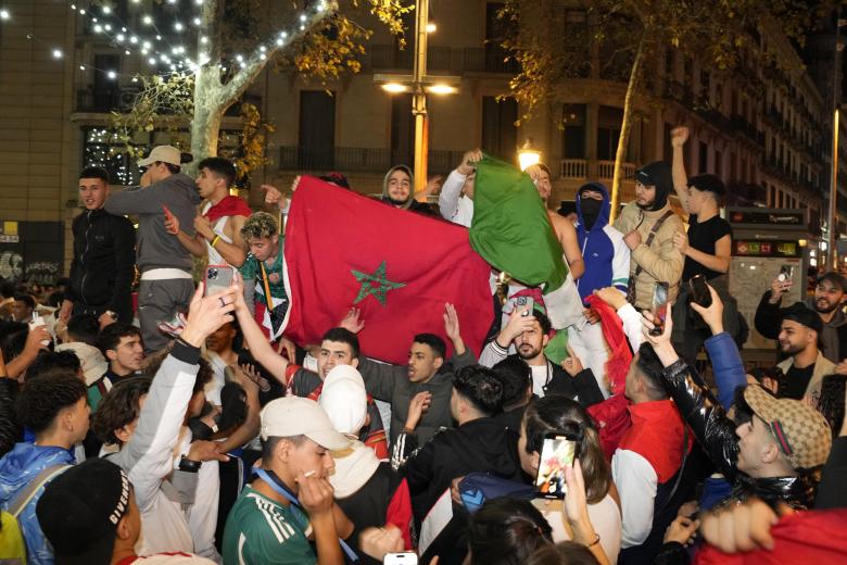 Con banderas y cánticos a favor de Marruecos han celebrado este histórico pase a cuartos del Mundial