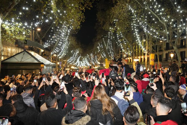 Barcelona se ha llenado de ciudadanos marroquíes que han celebrado la victoria sobre España