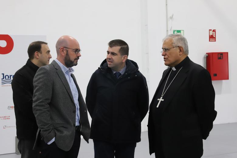 El obispo de Córdoba, Demetrio Fernández, visita las instalaciones Jordán Lavandería