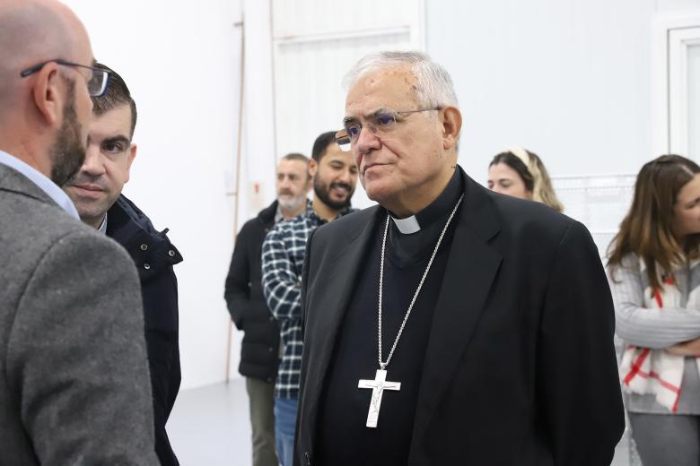 El obispo de Córdoba, Demetrio Fernández, visita las instalaciones Jordán Lavandería