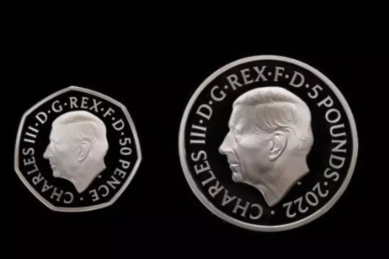 Carlos III ya tiene su cara en las monedas del Reino Unido
