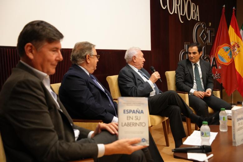 Presentación de 'España en su laberinto', de García Margallo
