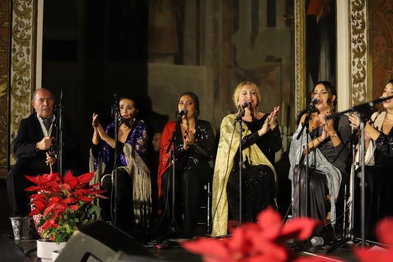 «Canta conmigo Jerez» de María José Santiago con 4 generaciones de Santiago y San Miguel en Córdoba.