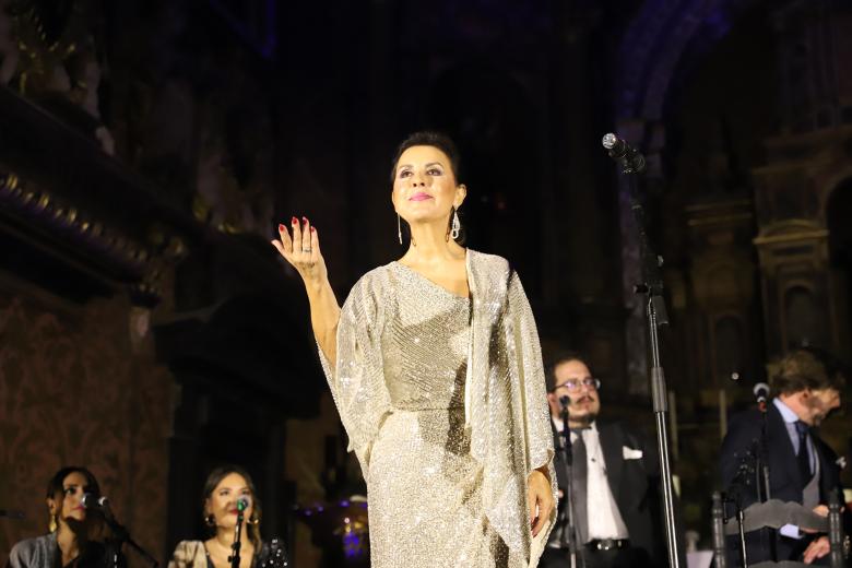 «Canta conmigo Jerez» de María José Santiago con 4 generaciones de Santiago y San Miguel en Córdoba.