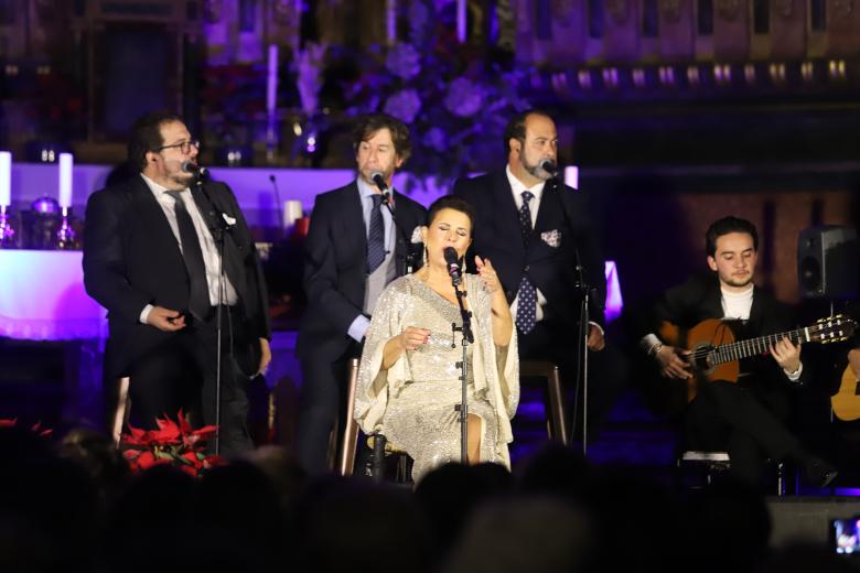 «Canta conmigo Jerez» de María José Santiago con 4 generaciones de Santiago y San Miguel en Córdoba.