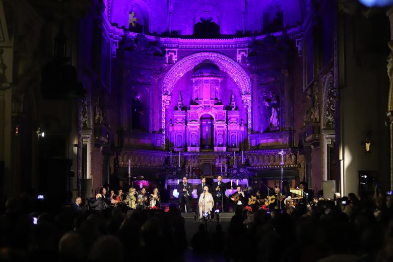 «Canta conmigo Jerez» de María José Santiago con 4 generaciones de Santiago y San Miguel en Córdoba.