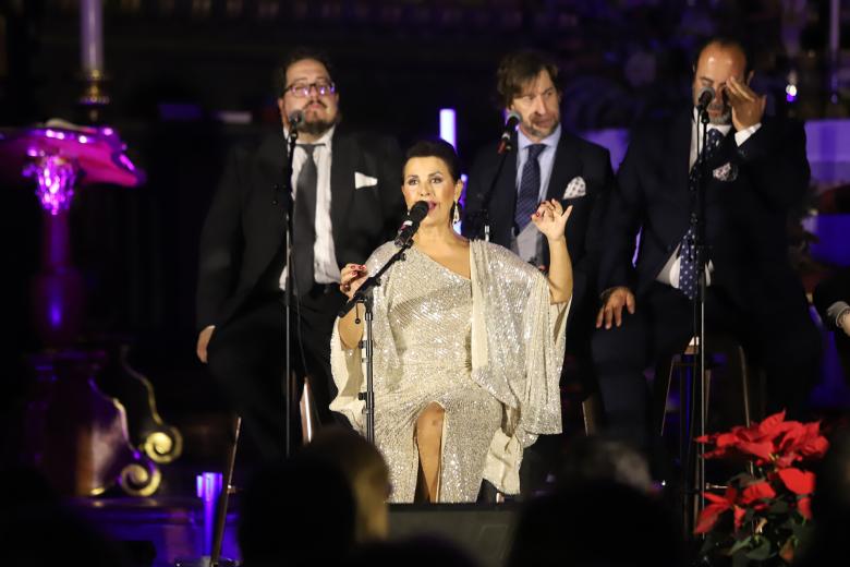 «Canta conmigo Jerez» de María José Santiago con 4 generaciones de Santiago y San Miguel en Córdoba.