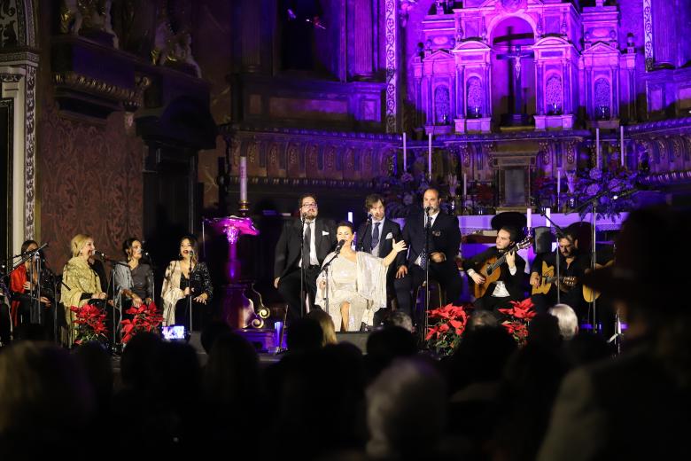 «Canta conmigo Jerez» de María José Santiago con 4 generaciones de Santiago y San Miguel en Córdoba.