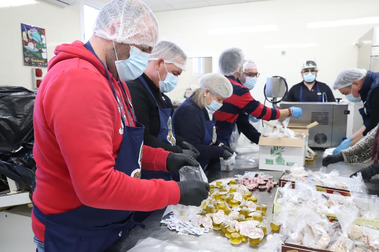 Preparación de los menús solidarios del Club Cocinillas