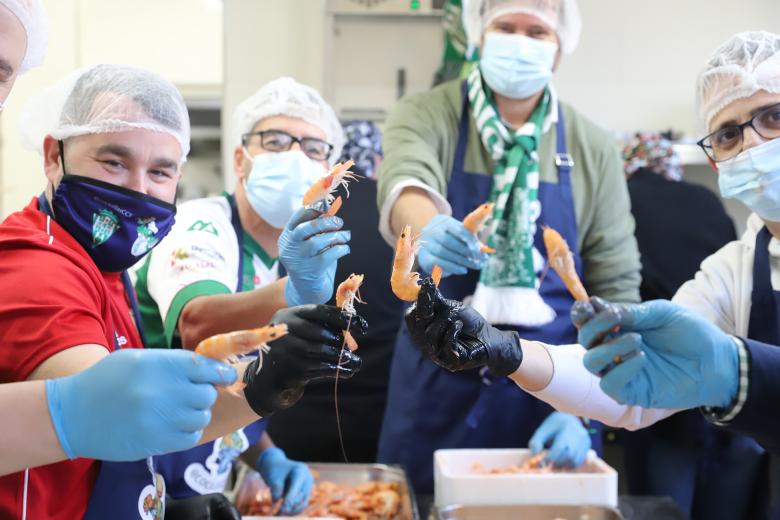 Preparación de los menús solidarios del Club Cocinillas