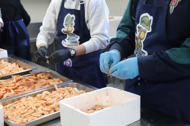 Preparación de los menús solidarios del Club Cocinillas