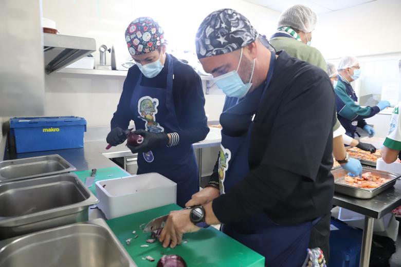 Preparación de los menús solidarios del Club Cocinillas