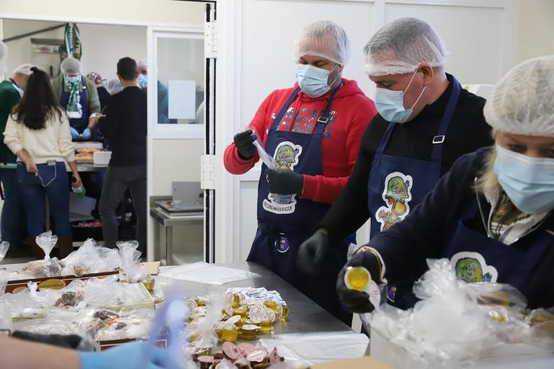 Preparación de los menús solidarios del Club Cocinillas