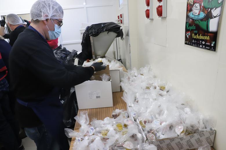 Preparación de los menús solidarios del Club Cocinillas