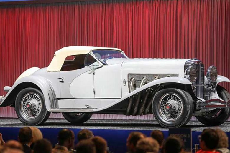Duesenberg SSJ de 1935. Sólo se fabricaron dos unidades de este espectacular coche con motor V8 de 400 caballos. Fue subastado en 2018 por Gooding & Company con un precio de venta de 20 millones de euros. Una de las estrellas en los concursos de elegancia