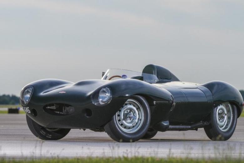 Jaguar D-Type de 1955. Se trata de una pieza única concebida para competir en las 24 Horas de LeMans, una espectacular barchetta a la inglesa que se subastó en 2016 con un precio final de 20,3 millones de euros