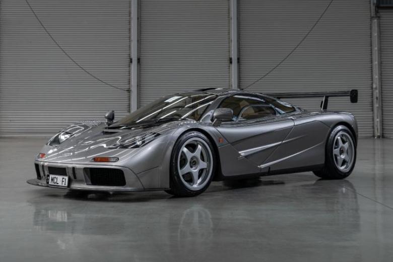 McLaren F1 LM, 1994. Sólo se fabricaron seis unidades del que está considerado como uno de los deportivos más peculiares que existe en el mundo. Fue fabricado para las 24 Horas de LeMans, y se subastó en 2019 por más de 18 millones de euros