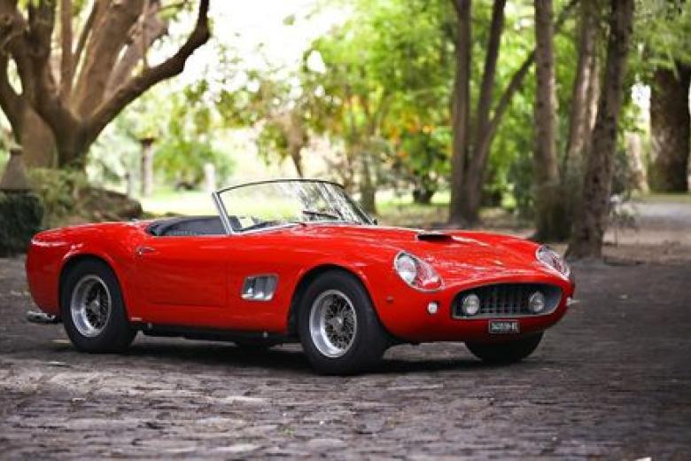 Ferrari 250 GT LWB California Spider Competizion, 1959. Una de las piezas más importantes de la historia de la marca en la competición, acabó las 24 Horas de LeMans en quinta posición. Se subastó en 2016 por la friolera de 17 millones de euros