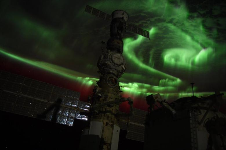 Esta imagen muestra una aurora boreal vista desde el exterior de la Estación Espacial Internacional. Fue tomada por Samantha Cristoforetti durante la misión Minerva.