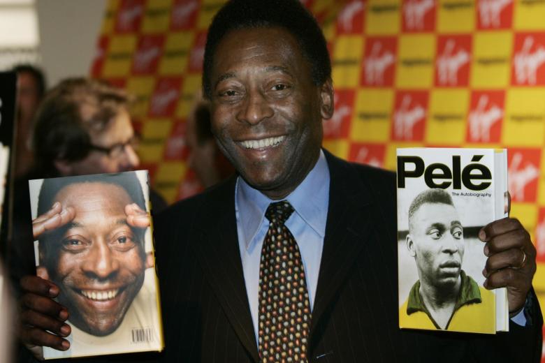 Pelé en la presentación de su libro: 'Pel - La autobiografía', en 2006