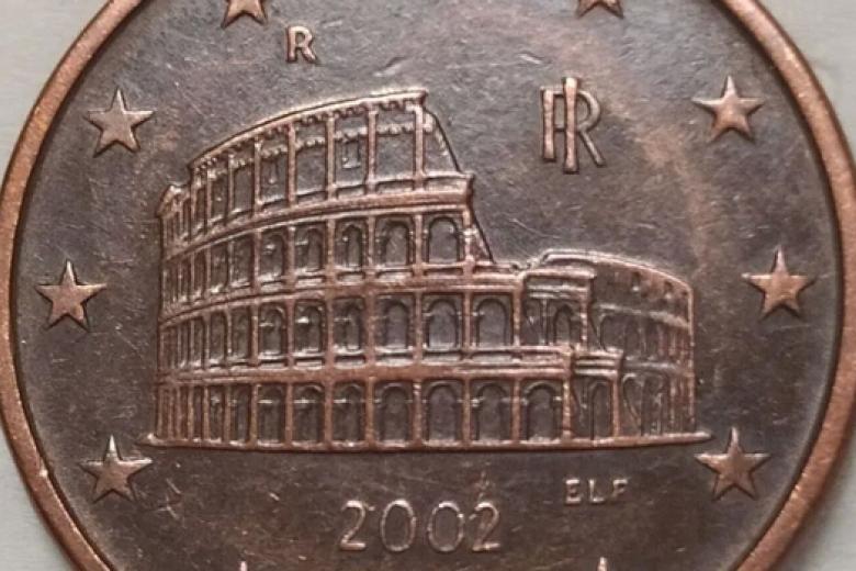 La moneda de cinco céntimo de Italia de 2002, caracterizada por el grabado del Coliseo Romano en una de sus caras, puede alcanzar en algunas subastas el precio de 80 euros