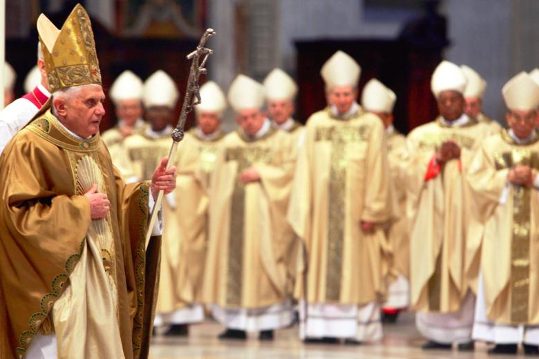 Benedicto XVI durante su misa de ascenso al trono papal