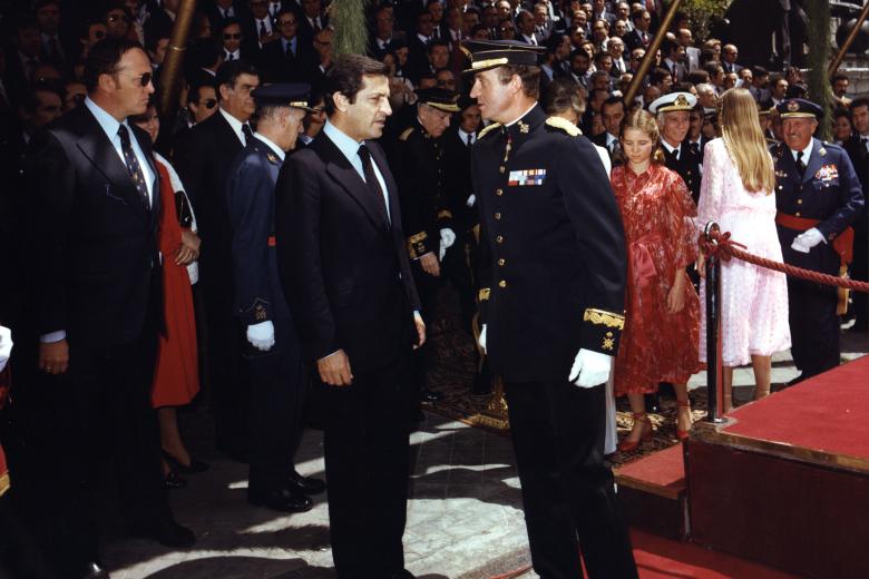 El Rey con Adolfo Suárez tras la sesión solemne de apertura de la I Legislatura el 9 de mayo de 1979
