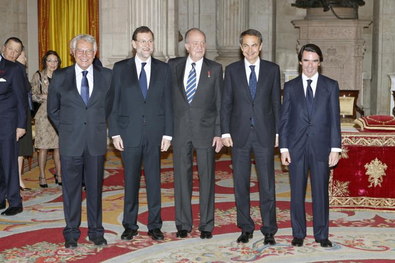 El Rey Juan Carlos y los cuatro expresidentes González, Aznar, Zapatero y Rajoy16/01/2012
MADRID