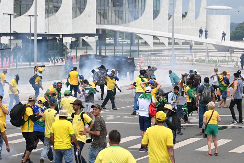 Los seguidores de Bolsonaro se han enfrentado a la seguridad del parlamento