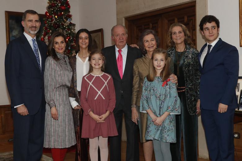 Spain´s King Felipe VI, Queen Letizia, former King Juan Carlos I, former Queen Sofia, Princesses Leonor and Sofia, Infanta Elena, Froilan and Victoria Federica pose for an official portrait during the 80th birthday celebration of Juan Carlos I a in Madrid. On Friday 05, January 2018.
