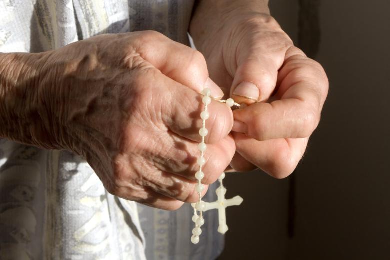 hands of the old woman at prayer.woman,hand,religion,religious,belief,pray,catholic,organ,prayer,christianity,hope,believer,pious,rosary,devotion,service,age,elder,old,rosenkranzgebet,christin